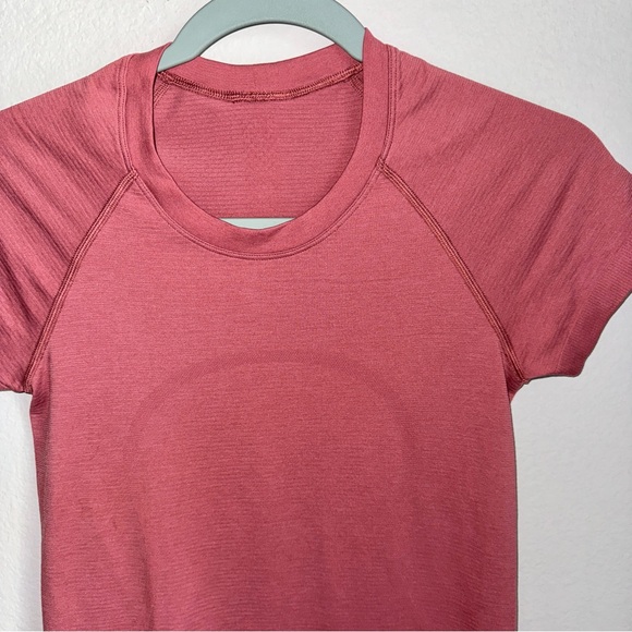 LuLuLemon Swiftly Tech short sleeve 2.0 waistlength - Picture 2 of 4